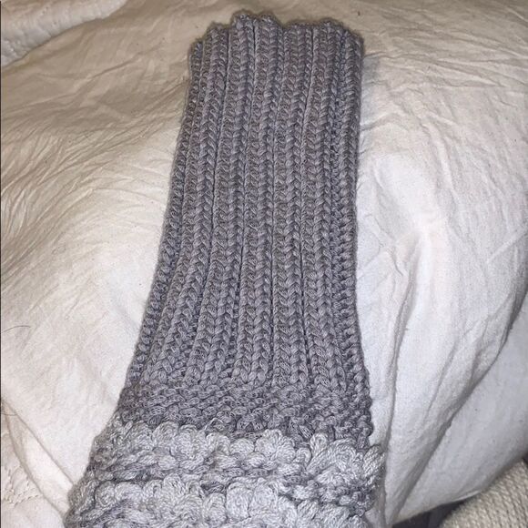 NWT Chaser Gray Fringed Triangle Back Sweater SZ M - Picture 8 of 9